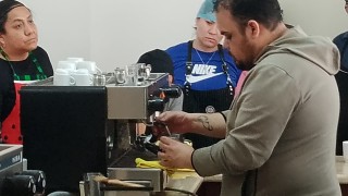 l secreto de un buen café está en la dedicación de quien lo prepara.